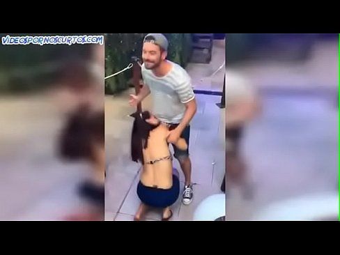 Ficou bêbada ficou tarada e mamou ali mesmo no barzinho